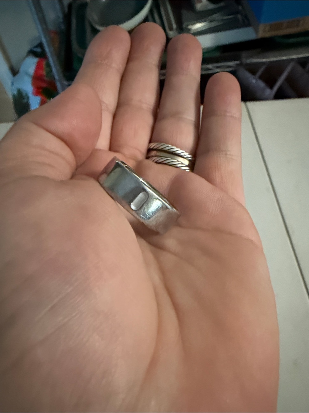 Oura ring with charger & ring covers - Picture 2 of 2